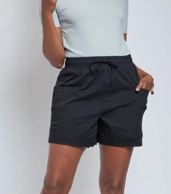 1421 Shorts w Pleated Side Pockets